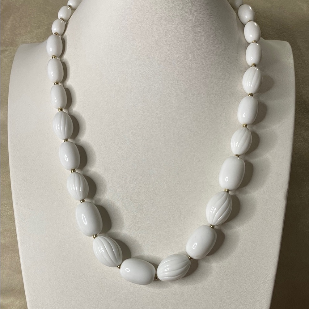 10/$10  White Beaded Necklace